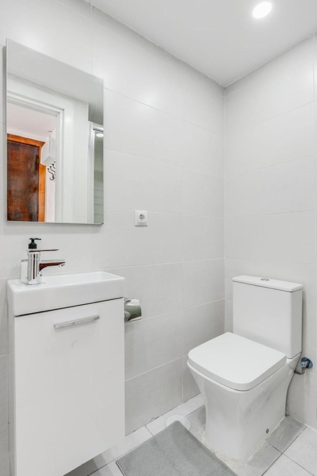 Nogalera Rainbow 2-Bedroom Apartment, Pool And Parking By Namaste Elite Torremolinos Dış mekan fotoğraf