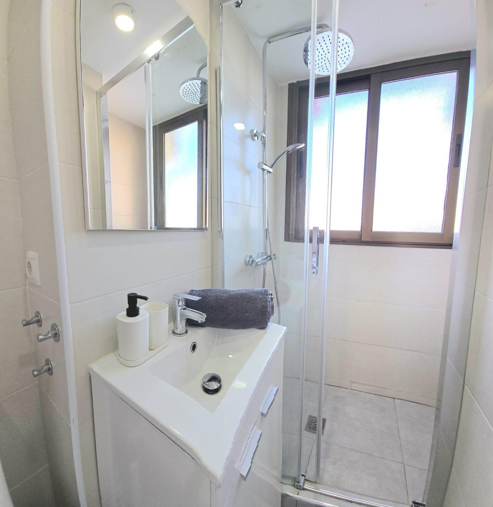Nogalera Rainbow 2-Bedroom Apartment, Pool And Parking By Namaste Elite Torremolinos Dış mekan fotoğraf